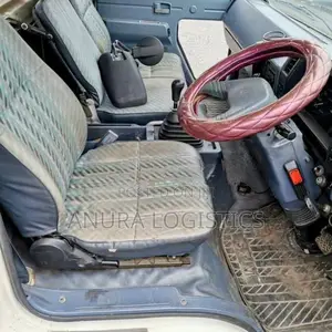 Isuzu ElF 350 Cabin 1996