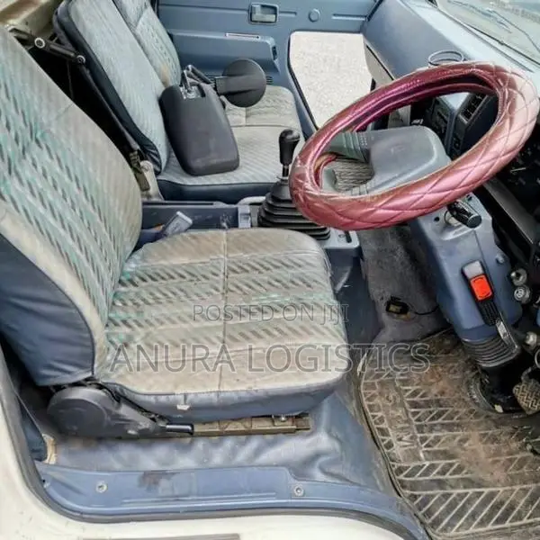 Isuzu ElF 350 Cabin 1996