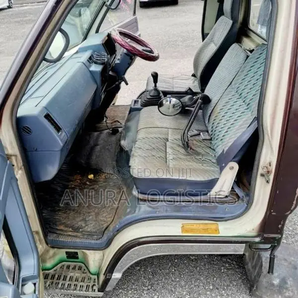 Isuzu ElF 350 Cabin 1996