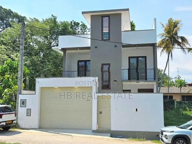 Super Luxury Three Storey House for Sale in Gorakapitiya Road, Kottawa