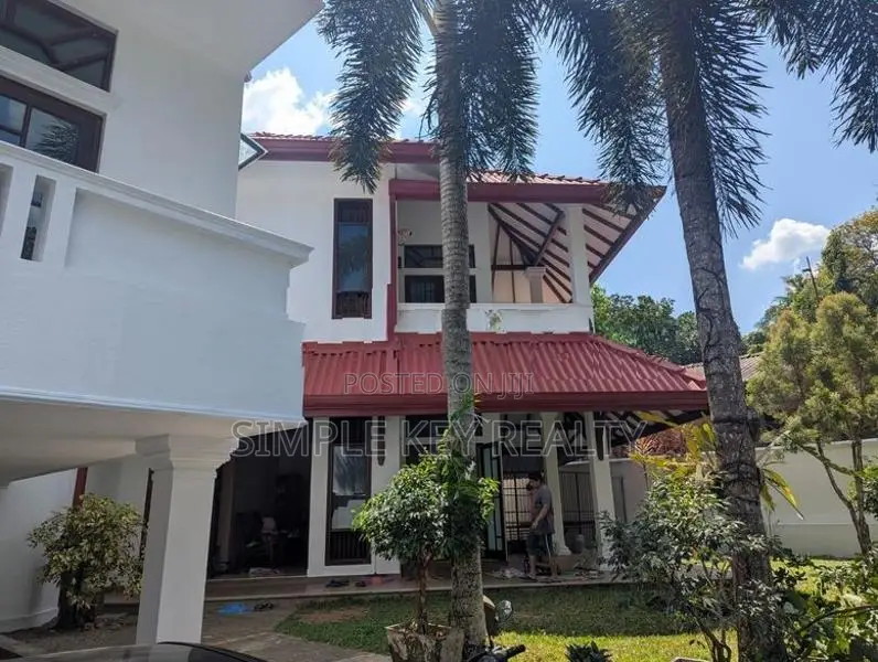 Beutiful three store house for sale in gampaha