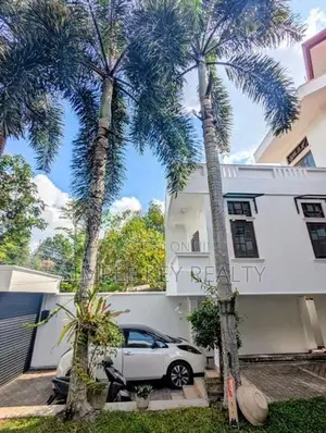 Beutiful three store house for sale in gampaha