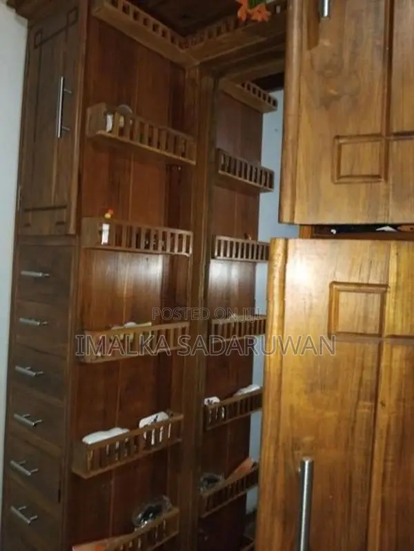 තේක්ක අල්මාරිය