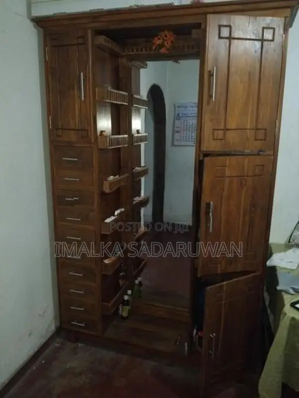 තේක්ක අල්මාරිය