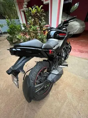 Hero Hunk 160R 4V 2026