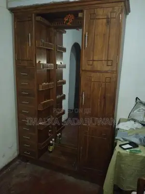 තේක්ක අල්මාරිය
