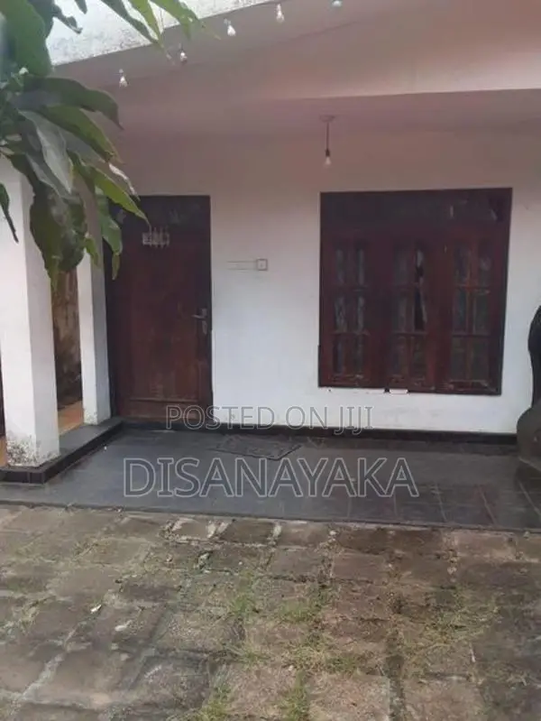 Old House for Sale in Rajagiriya Ds10