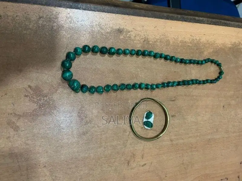 Neckless African Antique Malachite set