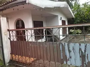 Old House for Sale in Rajagiriya Ds10