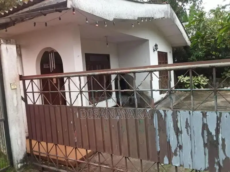 Old House for Sale in Rajagiriya Ds10