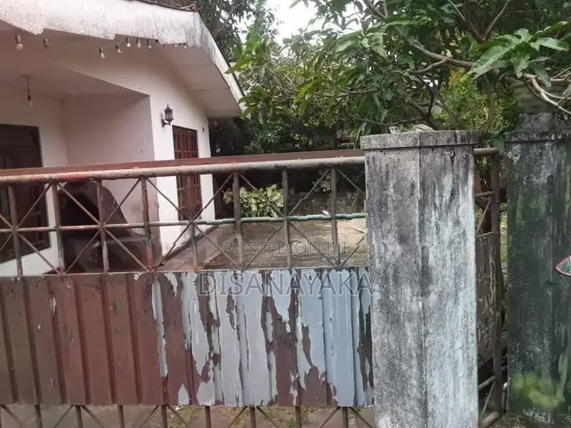 Old House for Sale in Rajagiriya Ds10
