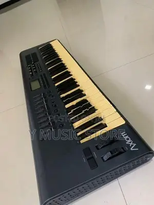 M Audio Axiom 61 Keyboard