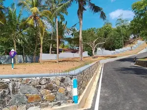 කරාපිටිය රෝහල ආසන්නයේ බිම් කොටස් විකිණීමට