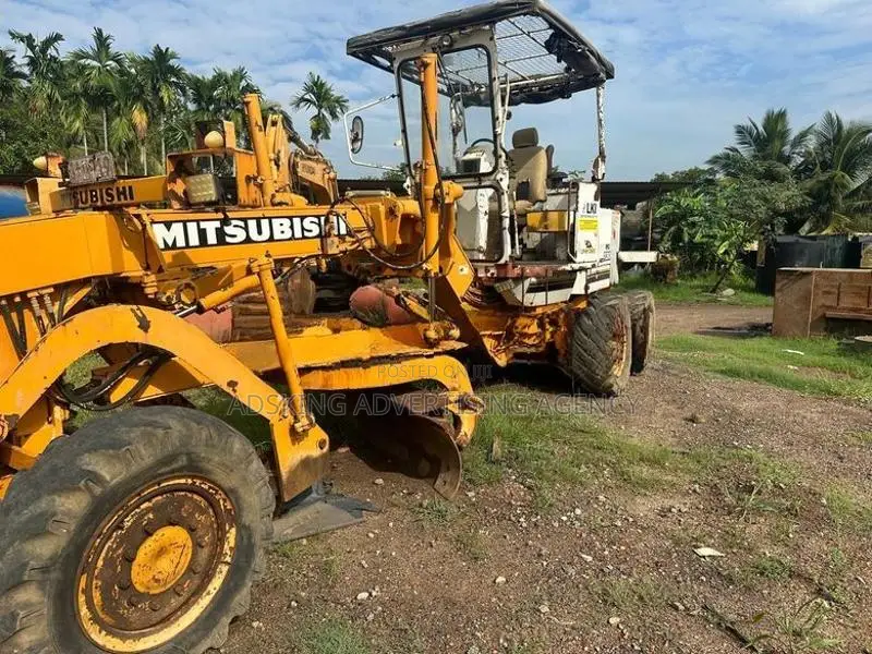 Mitsubishi MG 230 Motor Grader