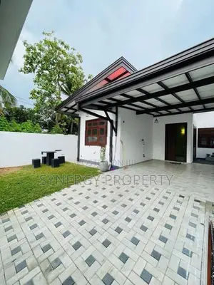 Brand New modern 10 perch housefor sale athurugiriya