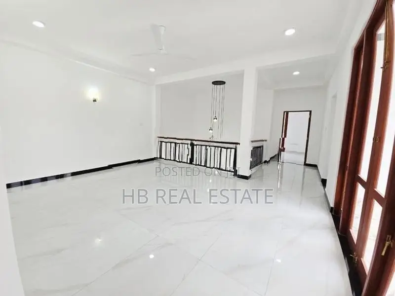 Piliyandala Architecture Designed Super Luxury Three Storey House