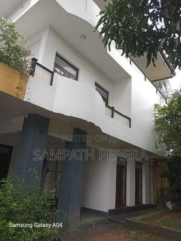 3 Story Well Built House for Sale in Kuliyapiteya