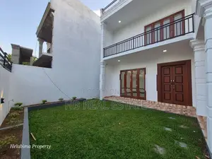 Piliyandala Architecture Designed Super Luxury Three Storey House