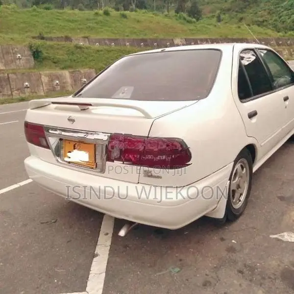 Nissan Sunny FB14 2000