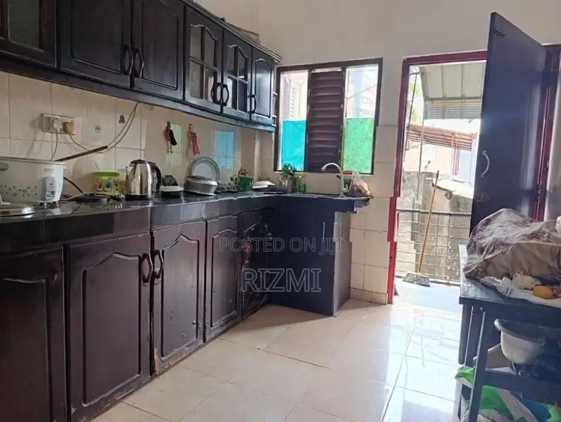 3BR 1st Floor Semi Furnished House for Rent in Mount Lavinia