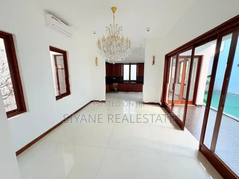 3 Storey House for Sale (with Swimming Pool and Bar)kotte