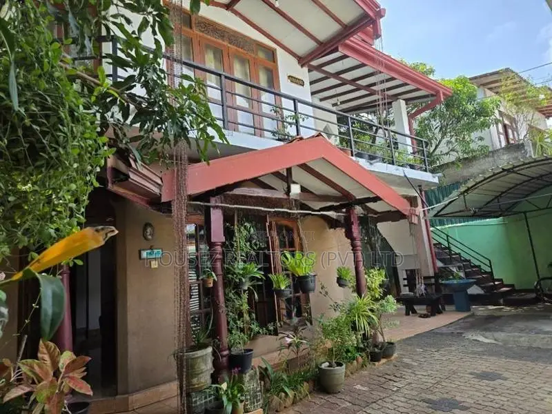 5-Bedroom House for Sale Rathmalana