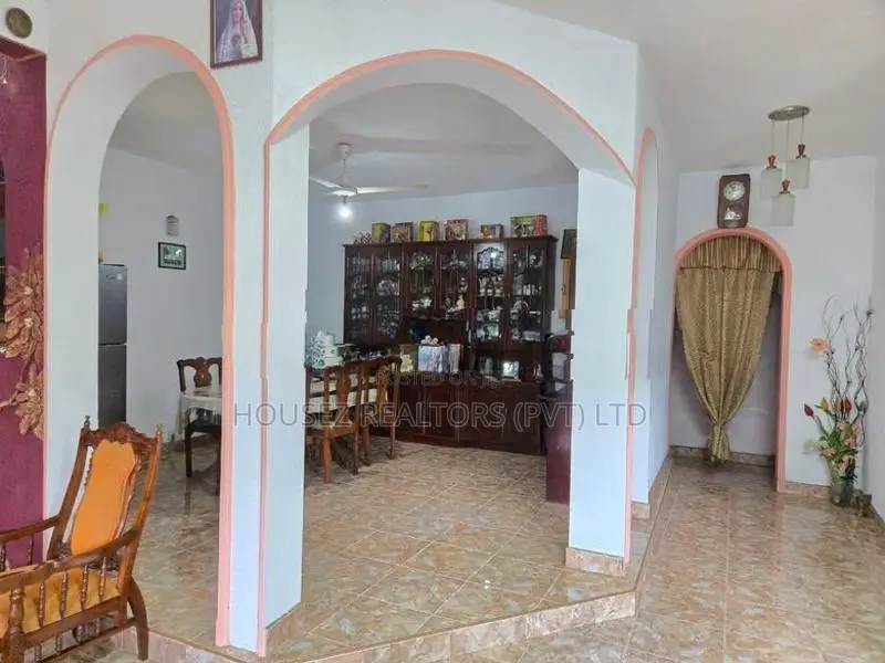 5-Bedroom House for Sale Rathmalana