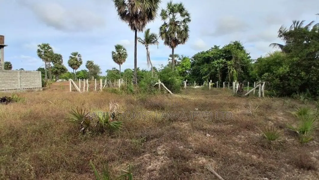 HHL1144 - Land for sale in Chathurkondan