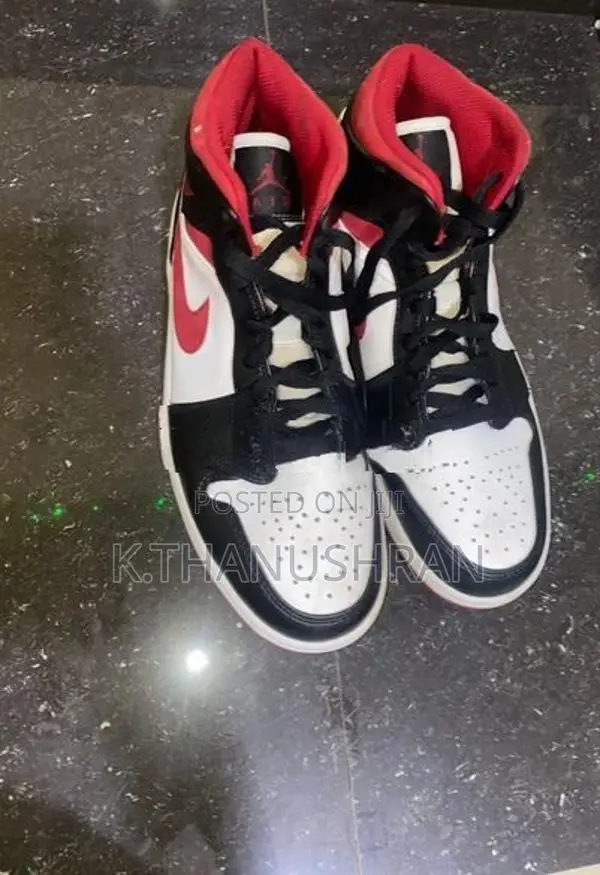 Nike Air Jordan 1 Mid Black Toe Shoe