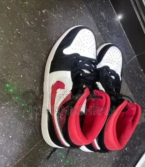 Nike Air Jordan 1 Mid Black Toe Shoe