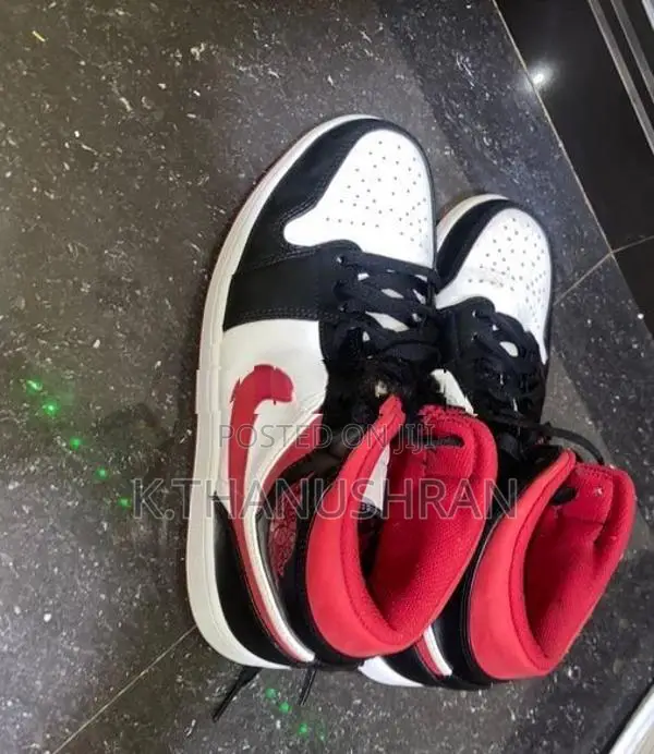 Nike Air Jordan 1 Mid Black Toe Shoe