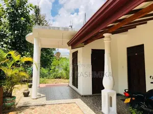 බිබිල නගරයට ආසන්නයෙන් අගනා නිවසක් වහාම විකිණීමට ඇත