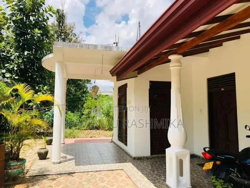 බිබිල නගරයට ආසන්නයෙන් අගනා නිවසක් වහාම විකිණීමට ඇත