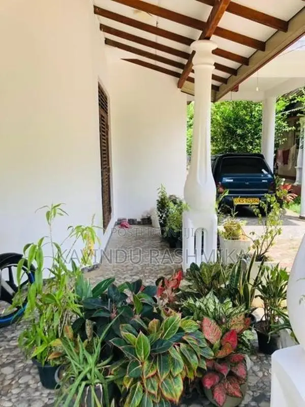 බිබිල නගරයට ආසන්නයෙන් අගනා නිවසක් වහාම විකිණීමට ඇත
