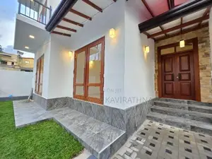 බෝකුන්දර පිහිටි අලුත්ම දෙමහල් නිවස විකිනීමට