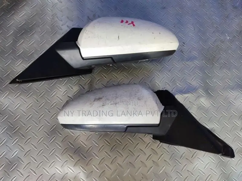Nissan Wingroad Y11 Side Mirror
