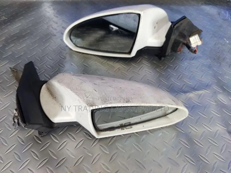 Nissan Wingroad Y11 Side Mirror