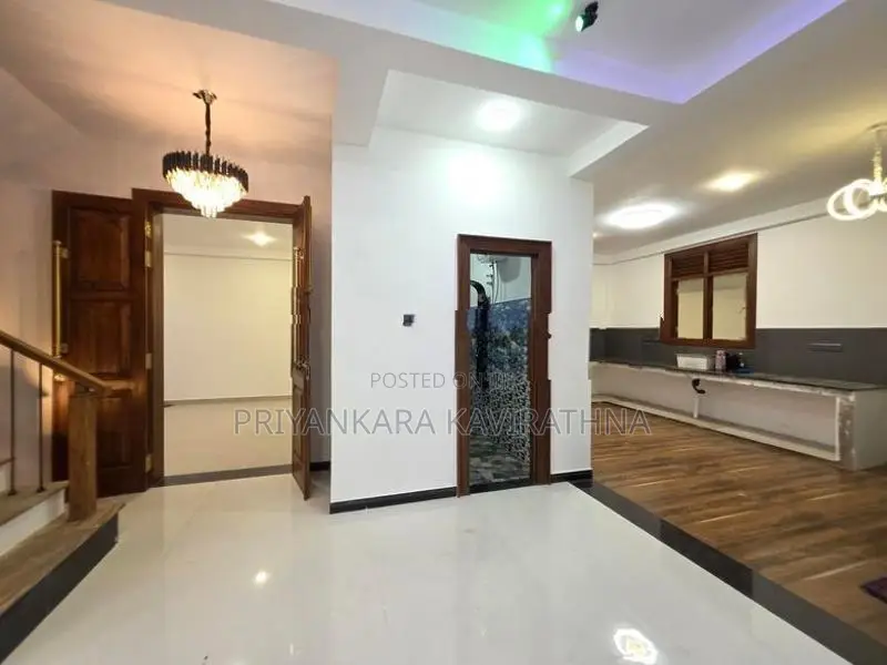 5 minutes to Highway / Best Quality Mordern 3 Storied House -Kahatuduw