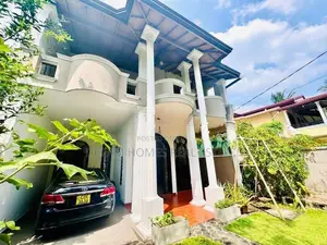 Luxury Home with Rooftop Facilities – Battaramulla
