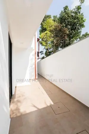 New Luxury Home with Rooftop – Thalahena