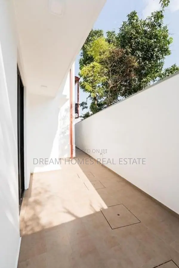 New Luxury Home with Rooftop – Thalahena