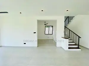 New Luxury Home with Rooftop – Thalahena