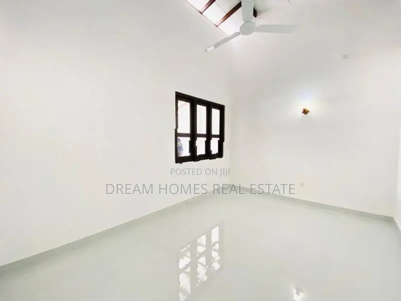 Brand New House for Sale in Athurugiriya – Prime Residential Area