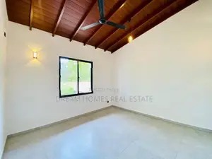 New Luxury Home with Rooftop – Thalahena