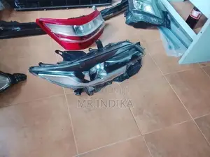 Toyota premio head light
