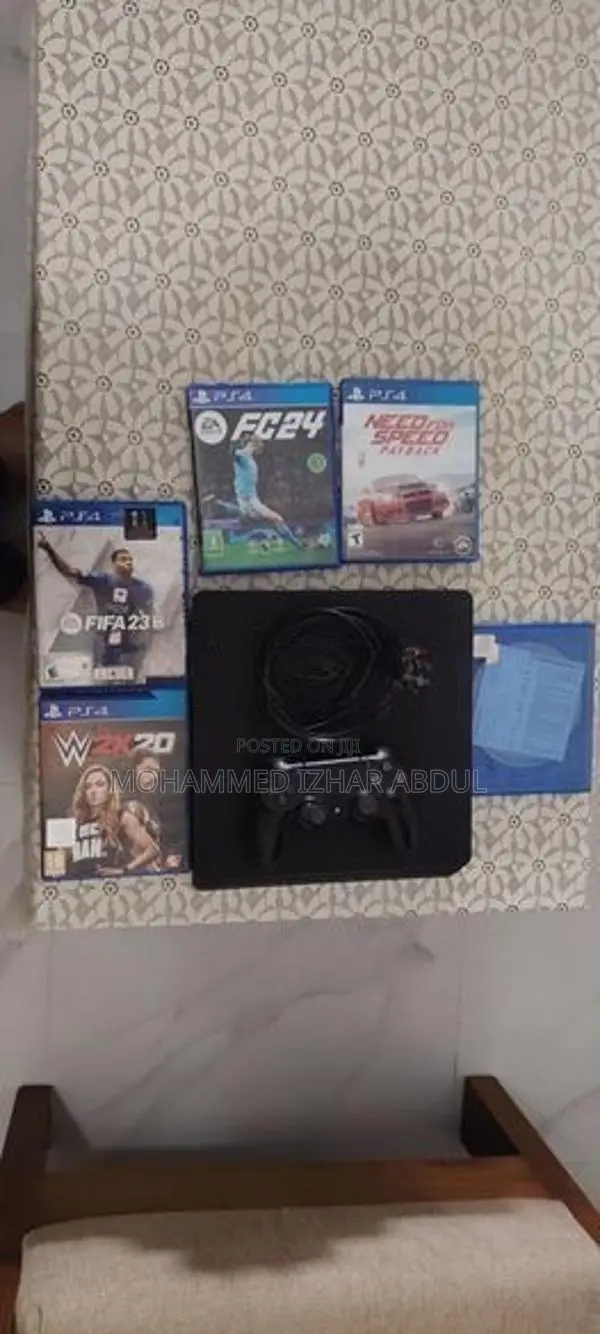 Play station 4 Slim
