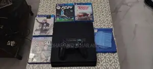 Play station 4 Slim