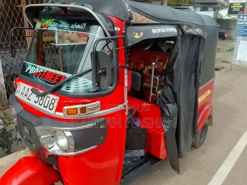 Bajaj RE 2015