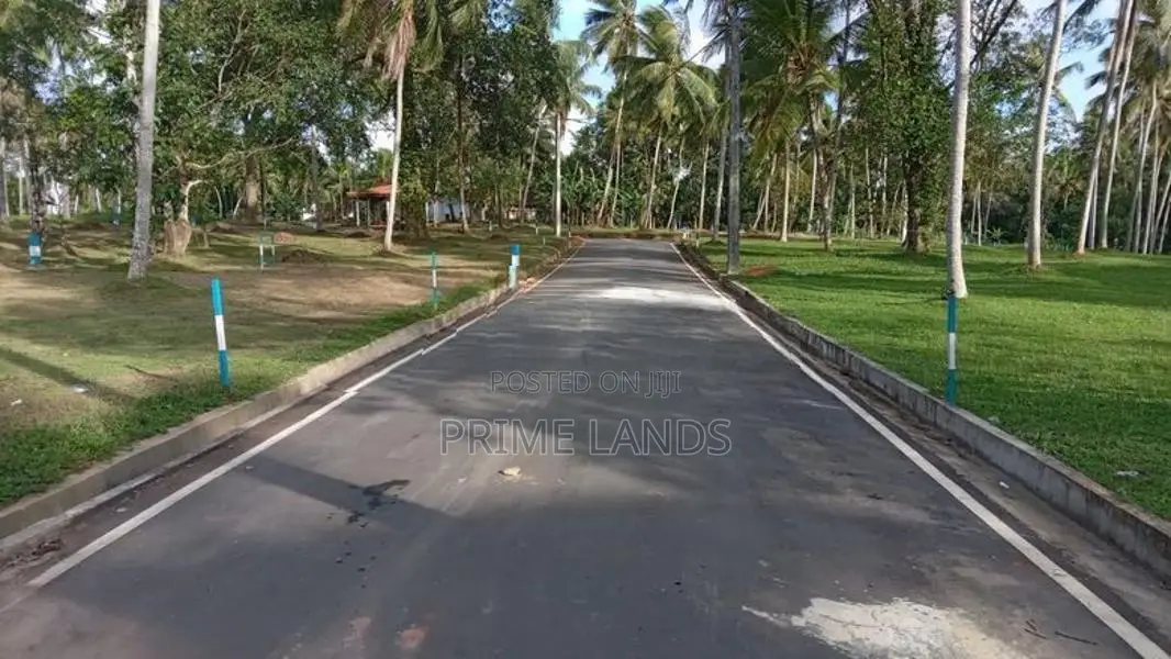 Veyangoda Mirigama Road Kubaloluwa Land for Sale