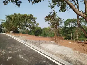 අඹතලේ හන්දියට ආසන්නව බිම් කොටස් විකිණීමට